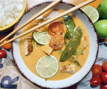 Rotes Thai Curry mit veggie Hähnchenfilet | REISHUNGER