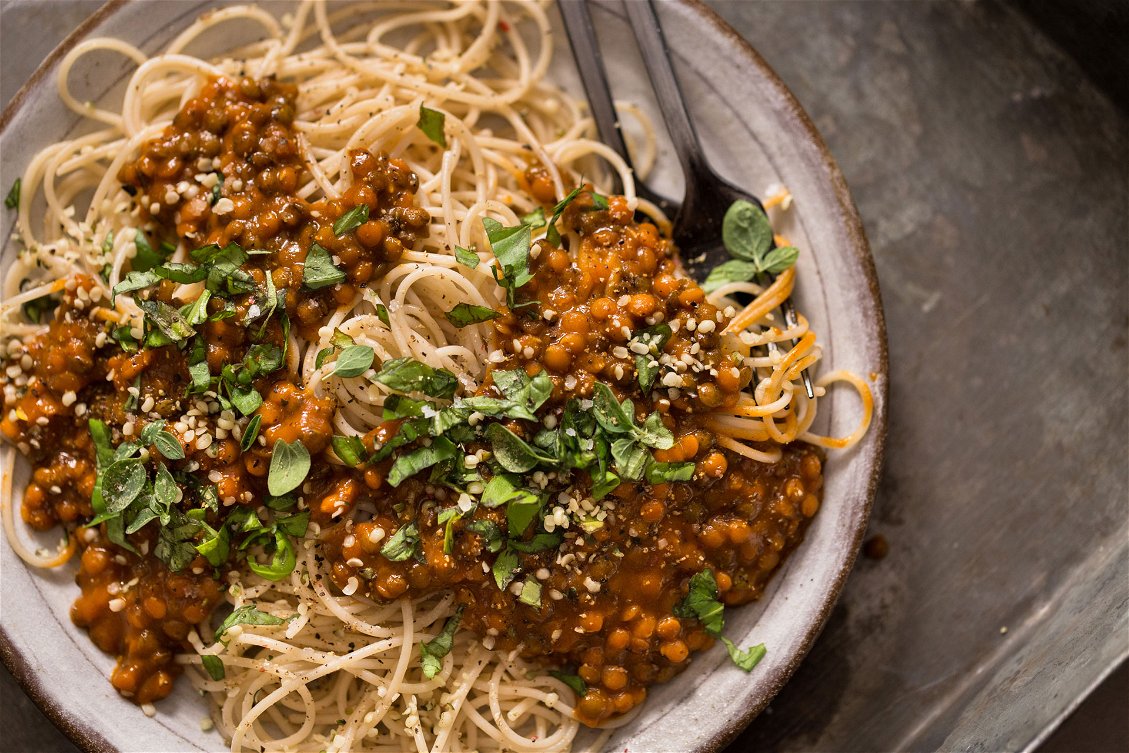 Rezept für Reispasta Spaghetti mit zweifacher Linsen Bolognese Soße