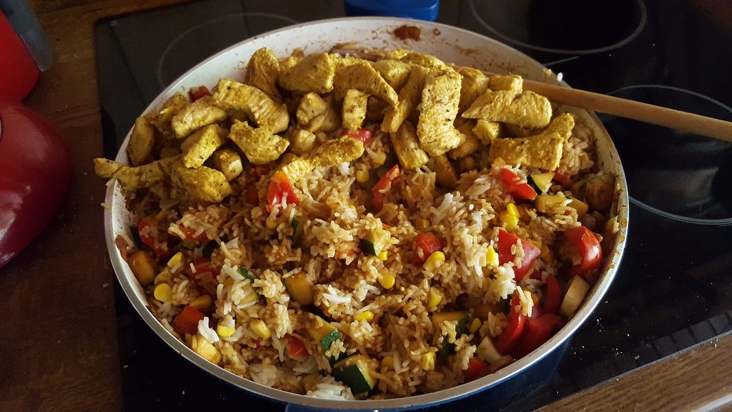 Rezept für Curry-Reispfanne mit Kokosmilch | REISHUNGER