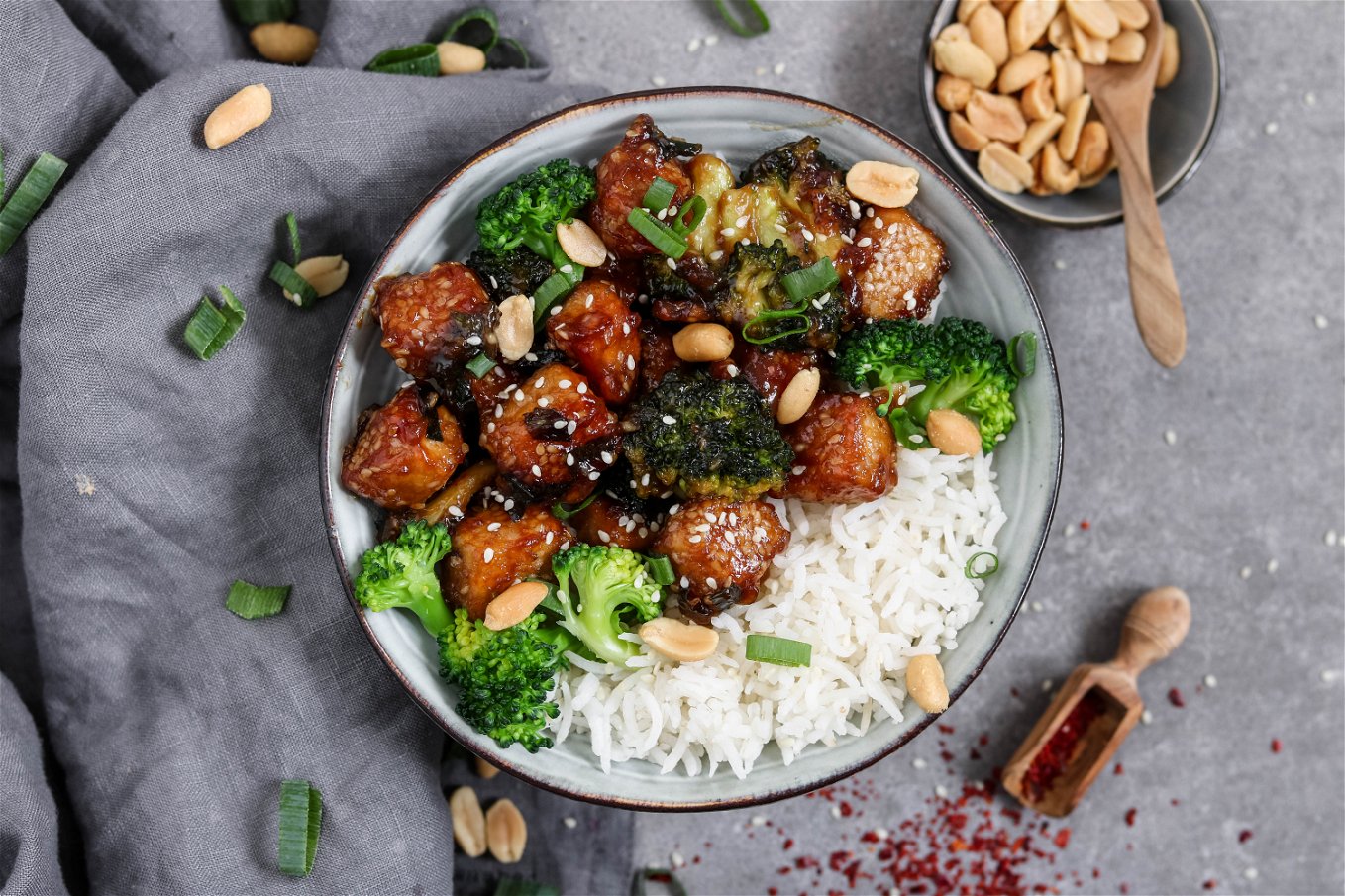 Rezept für Tofu Pfanne mit Brokkoli und Reis | REISHUNGER